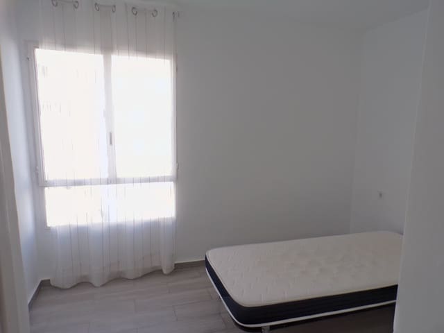 3 soveværelse Lejlighed til salg i Juan XXIII, Alicante by med garage - € 130.000 (Ref: 10163786)