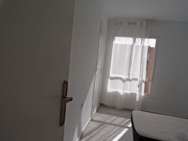 3 soveværelse Lejlighed til salg i Juan XXIII, Alicante by med garage - € 130.000 (Ref: 10163786)