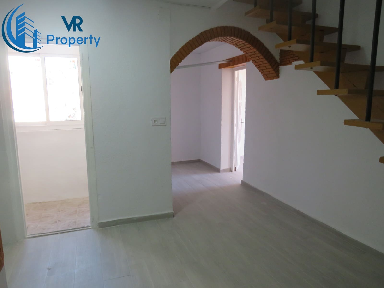 2 bedroom Flat for sale in Alicante / Alacant city - € 85,000 (Ref: 8279974)