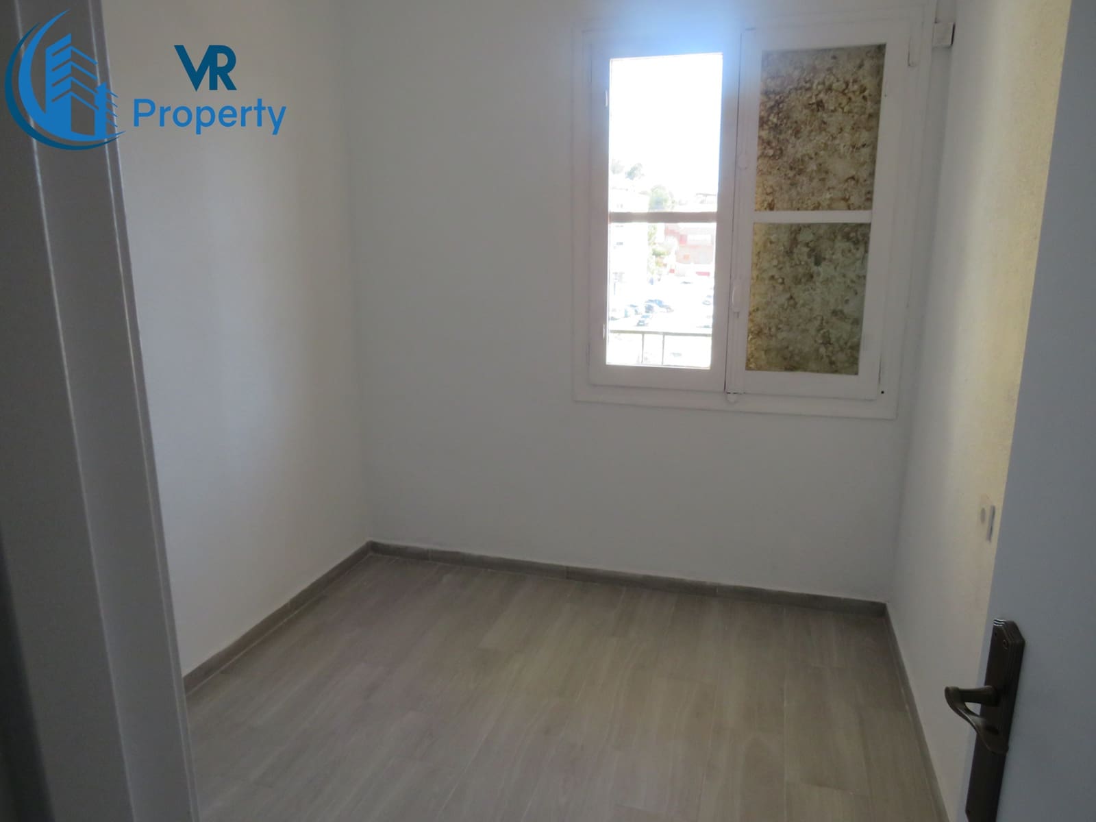2 bedroom Flat for sale in Alicante / Alacant city - € 85,000 (Ref: 8279974)