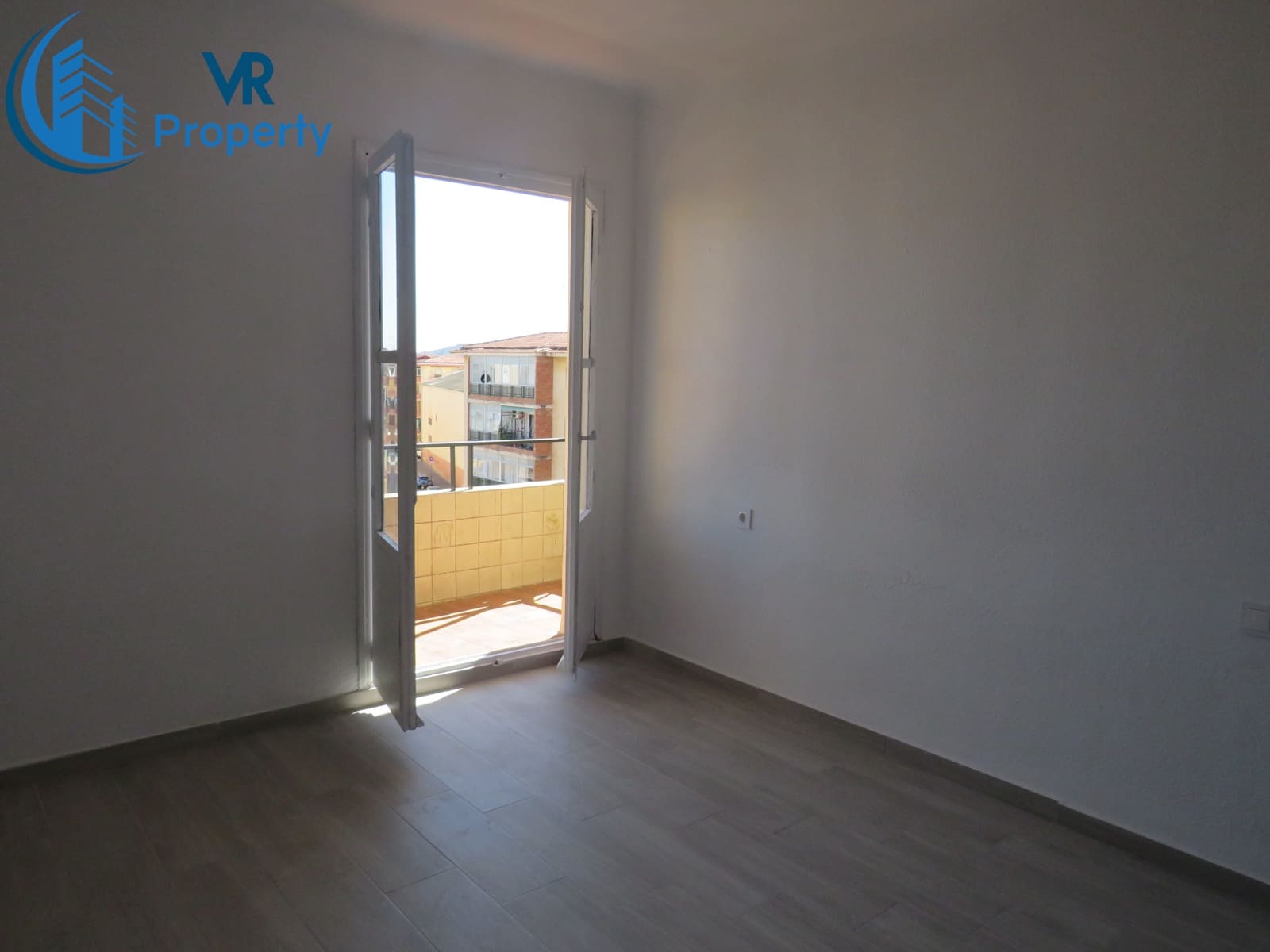 2 bedroom Flat for sale in Alicante / Alacant city - € 85,000 (Ref: 8279974)
