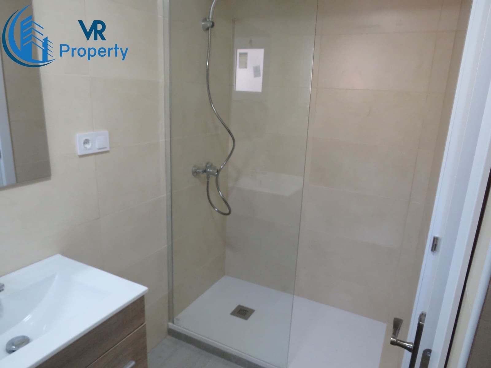 2 bedroom Flat for sale in Alicante / Alacant city - € 85,000 (Ref: 8279974)