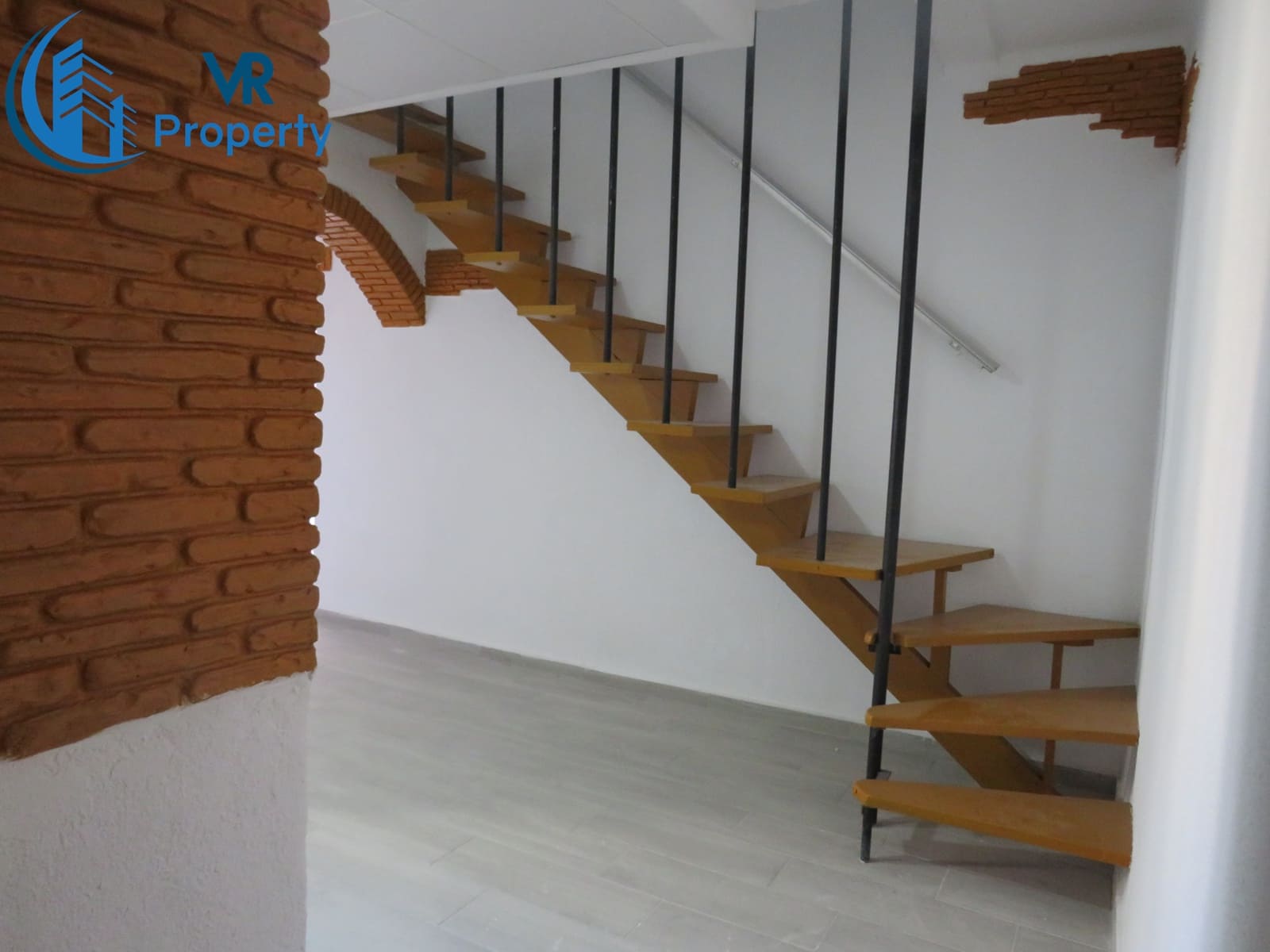 2 bedroom Flat for sale in Alicante / Alacant city - € 85,000 (Ref: 8279974)