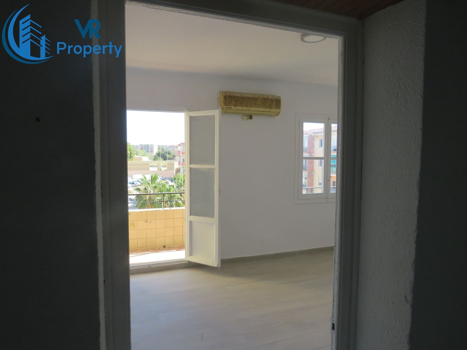 2 bedroom Flat for sale in Alicante / Alacant city - € 85,000 (Ref: 8279974)