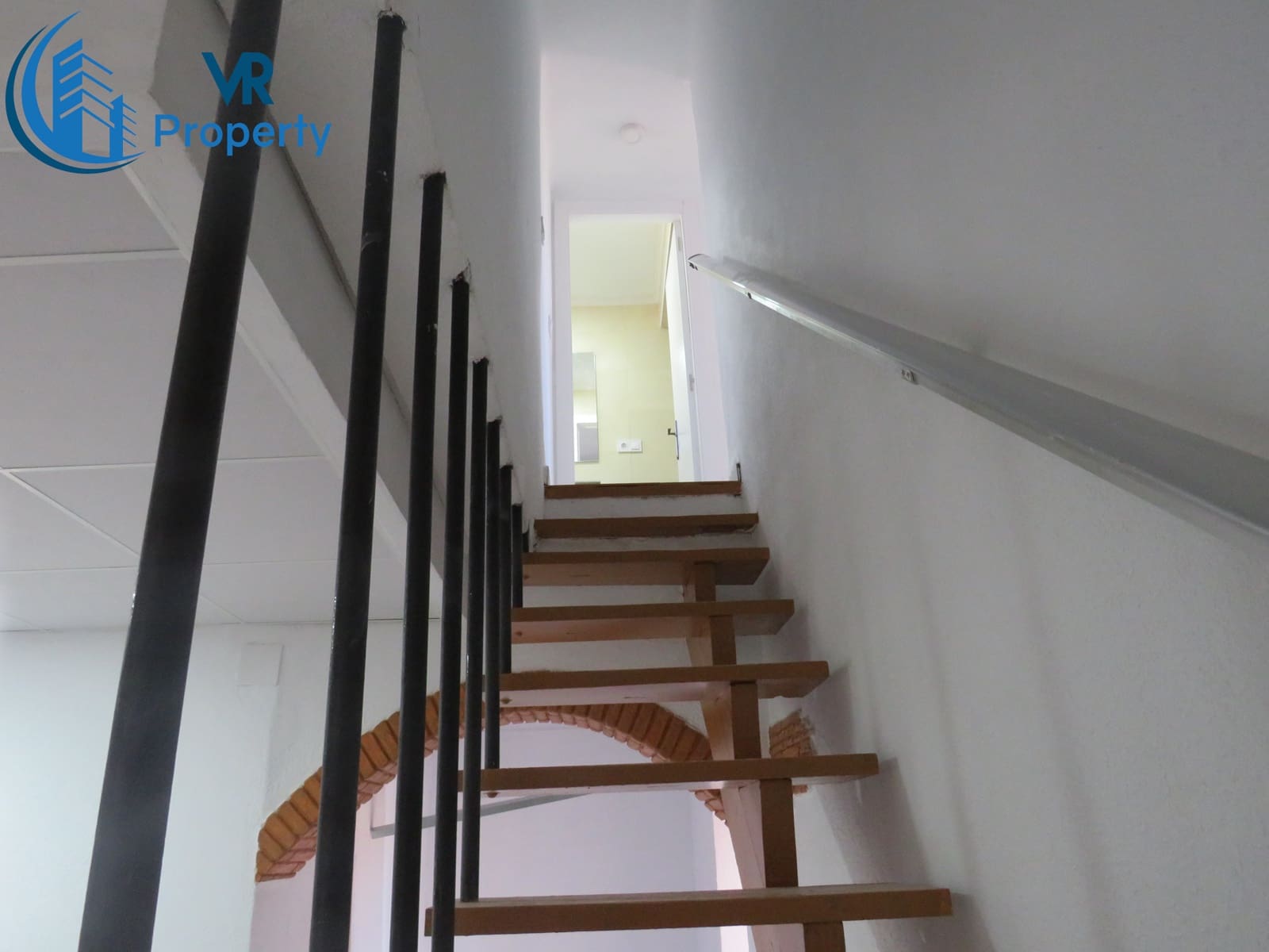 2 bedroom Flat for sale in Alicante / Alacant city - € 85,000 (Ref: 8279974)