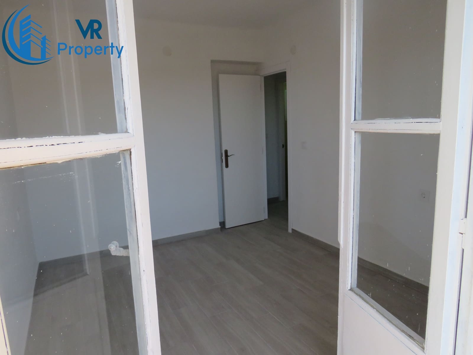 2 bedroom Flat for sale in Alicante / Alacant city - € 85,000 (Ref: 8279974)
