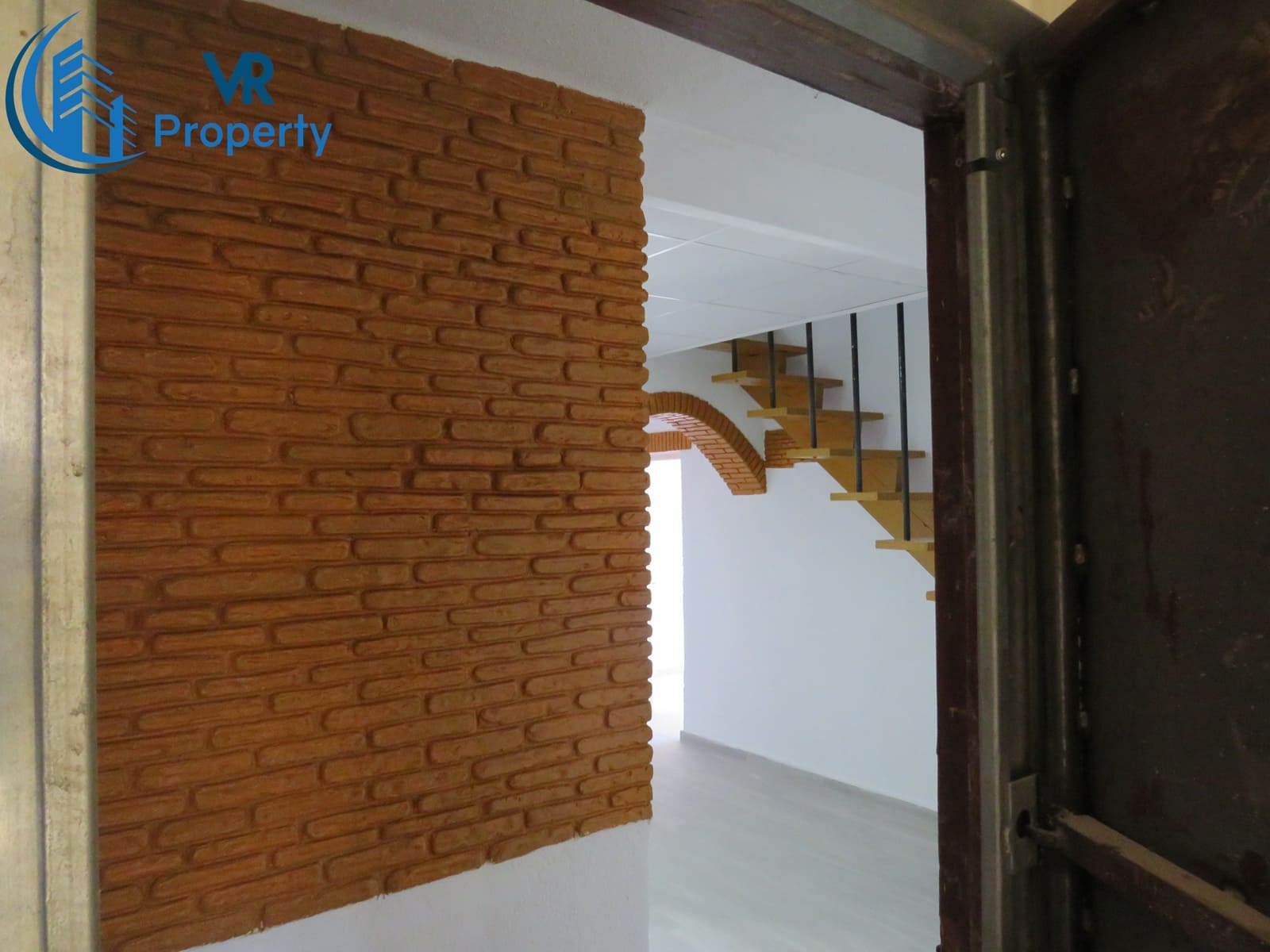 2 bedroom Flat for sale in Alicante / Alacant city - € 85,000 (Ref: 8279974)