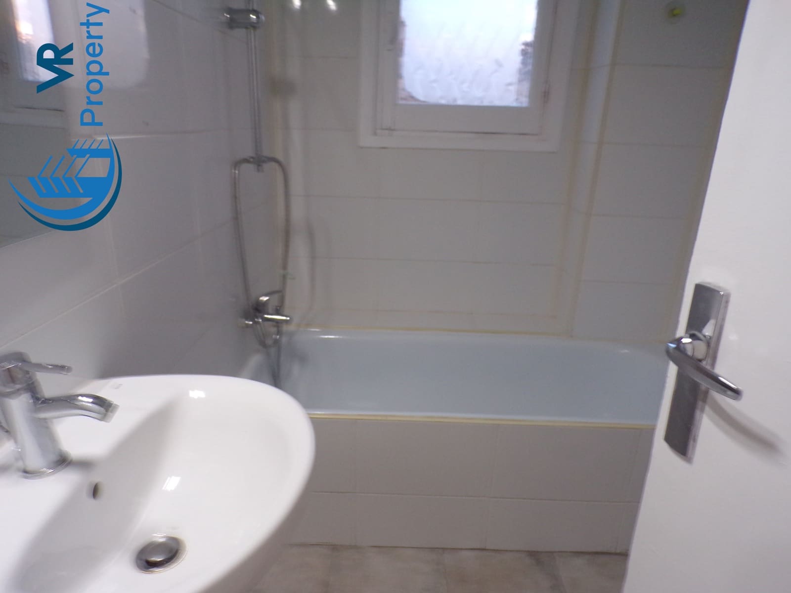 3 slaapkamer Appartement te koop in Alicante stad - € 80.000 (Ref: 8824046)