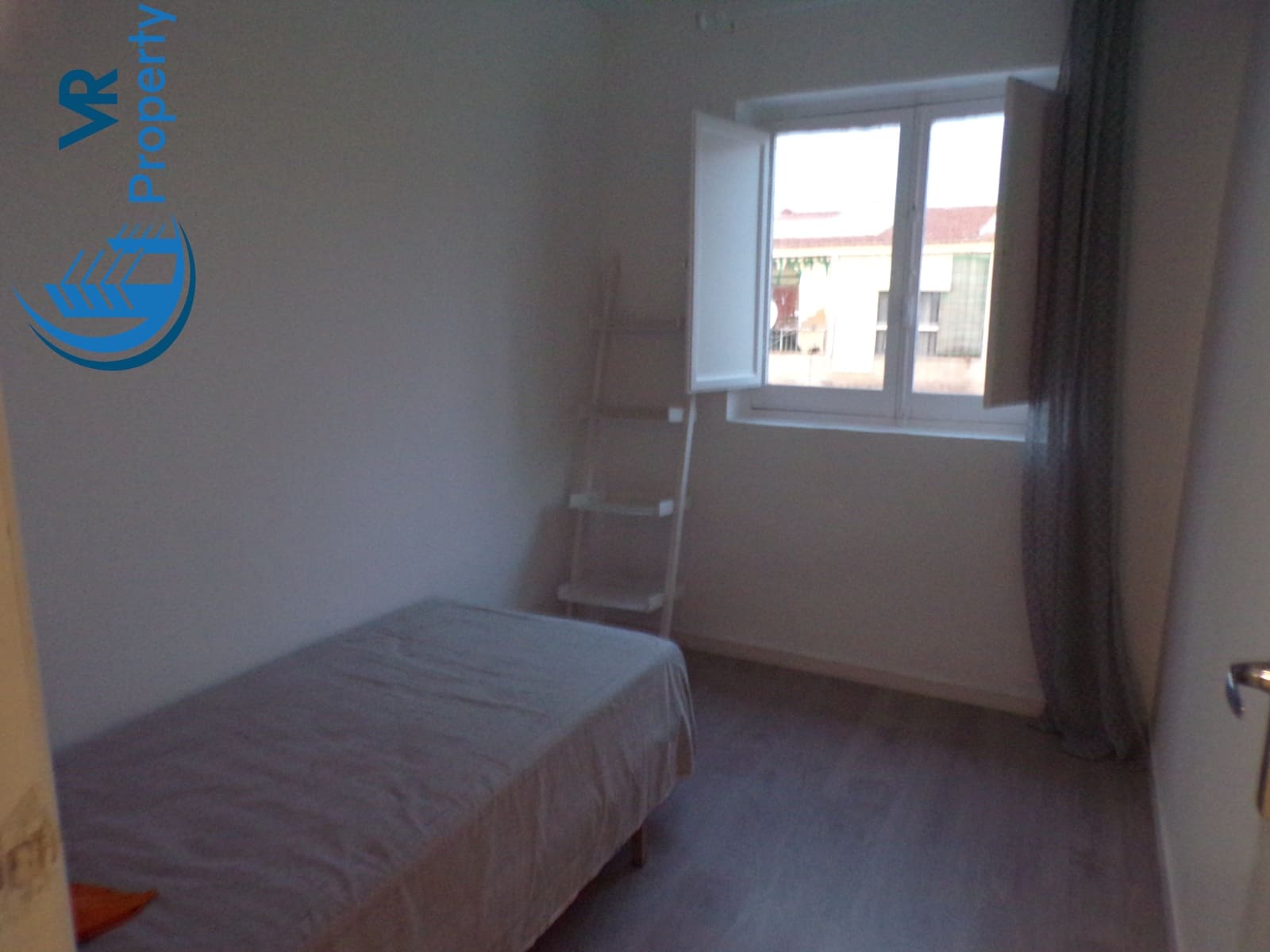 3 slaapkamer Appartement te koop in Alicante stad - € 80.000 (Ref: 8824046)