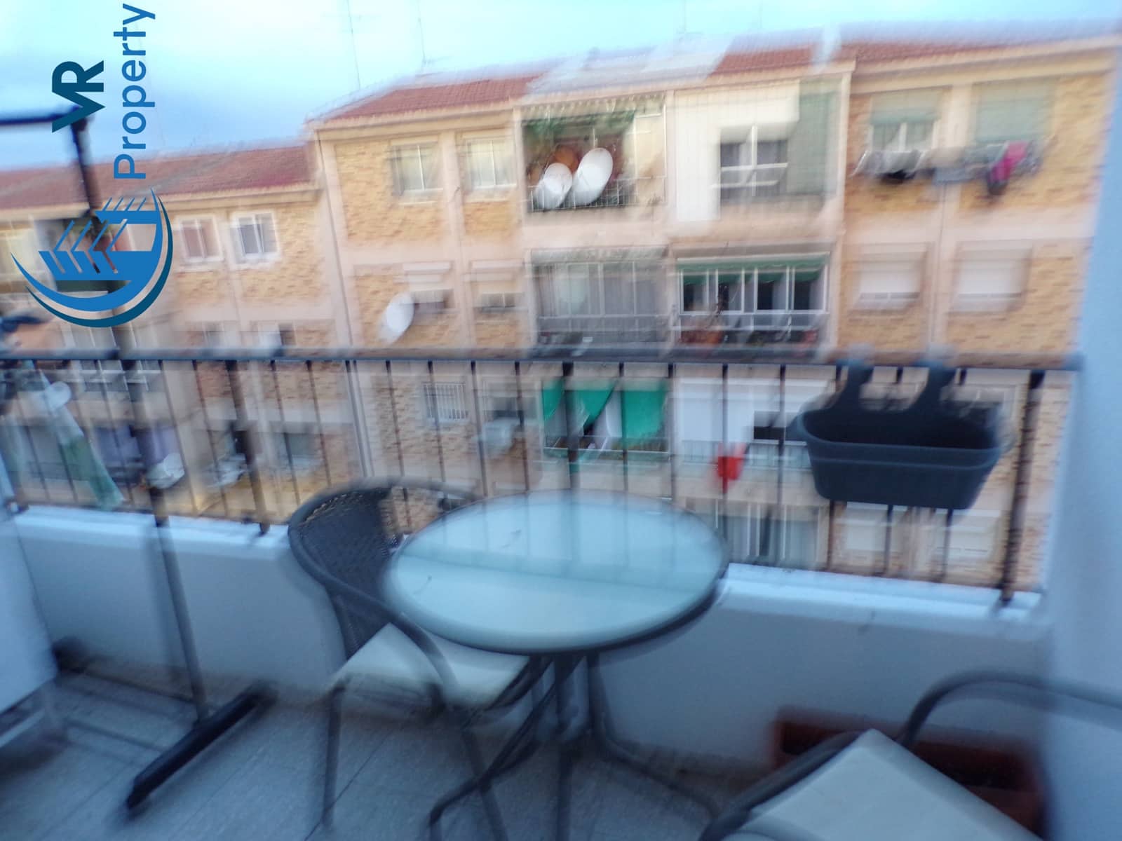 3 slaapkamer Appartement te koop in Alicante stad - € 80.000 (Ref: 8824046)