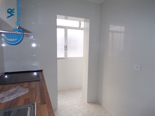 4 soveværelse Lejlighed til salg i Virgen del Remedio - Parque lo Morant, Alicante by - € 99.000 (Ref: 8824076)