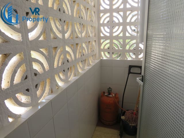 3 soveværelse Lejlighed til salg i Virgen del Remedio - Parque lo Morant, Alicante by med garage - € 95.000 (Ref: 8942236)