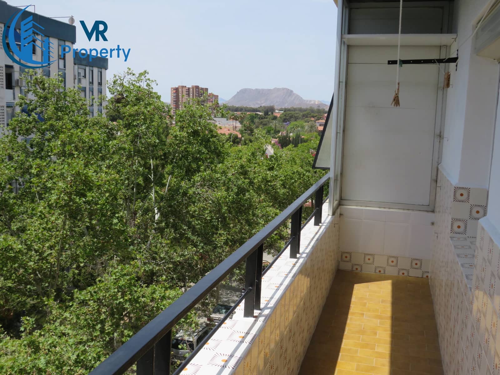 3 soverom Leilighet til salgs i Alicante by med garasje - € 95 000 (Ref: 8942236)