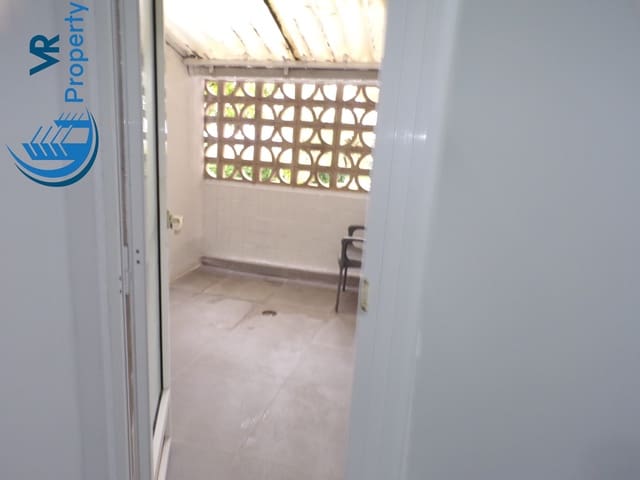 3 soveværelse Lejlighed til salg i Virgen del Remedio - Parque lo Morant, Alicante by med garage - € 110.000 (Ref: 9015527)