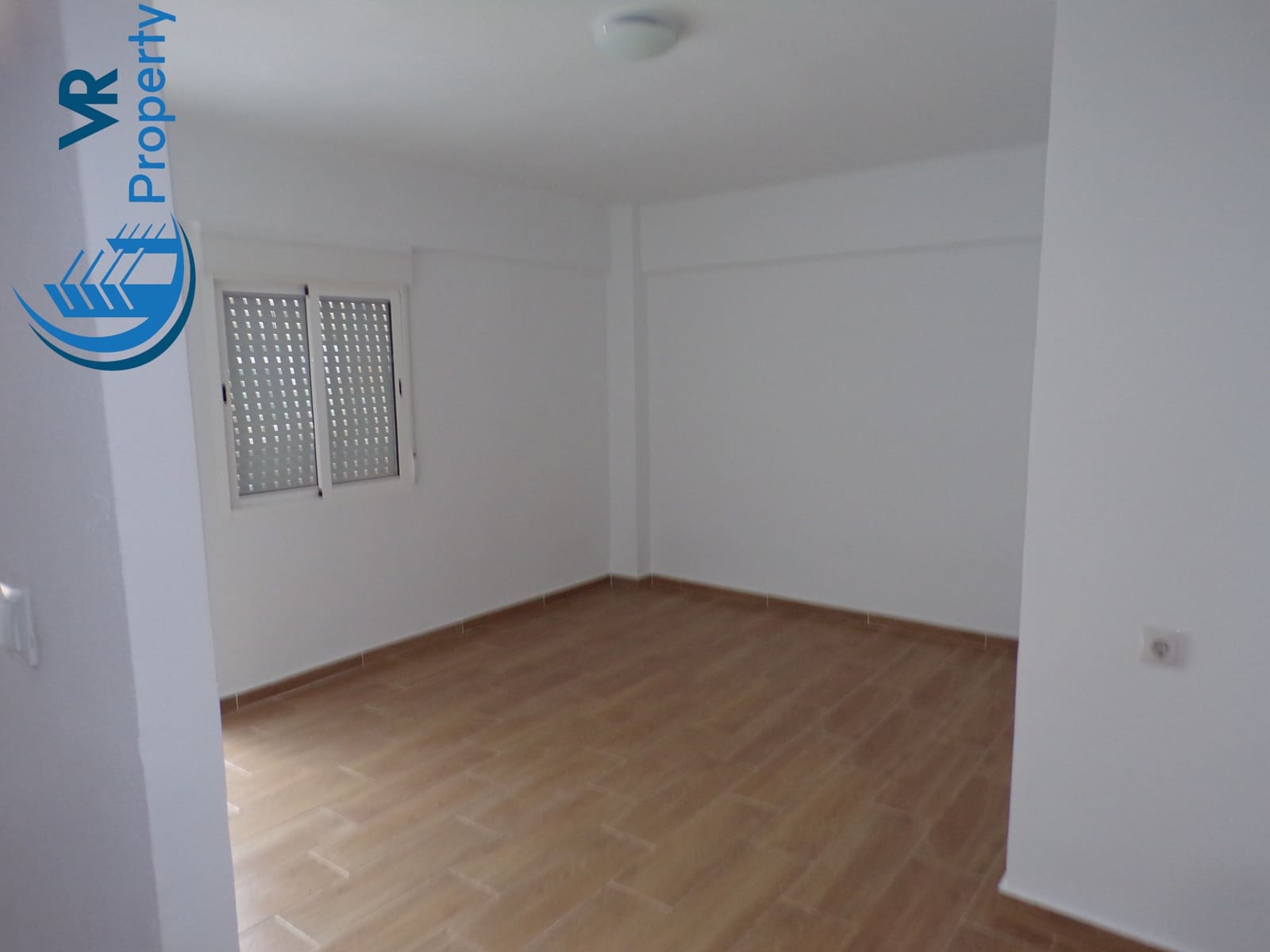 3 slaapkamer Appartement te koop in Alicante stad - € 80.000 (Ref: 9019512)