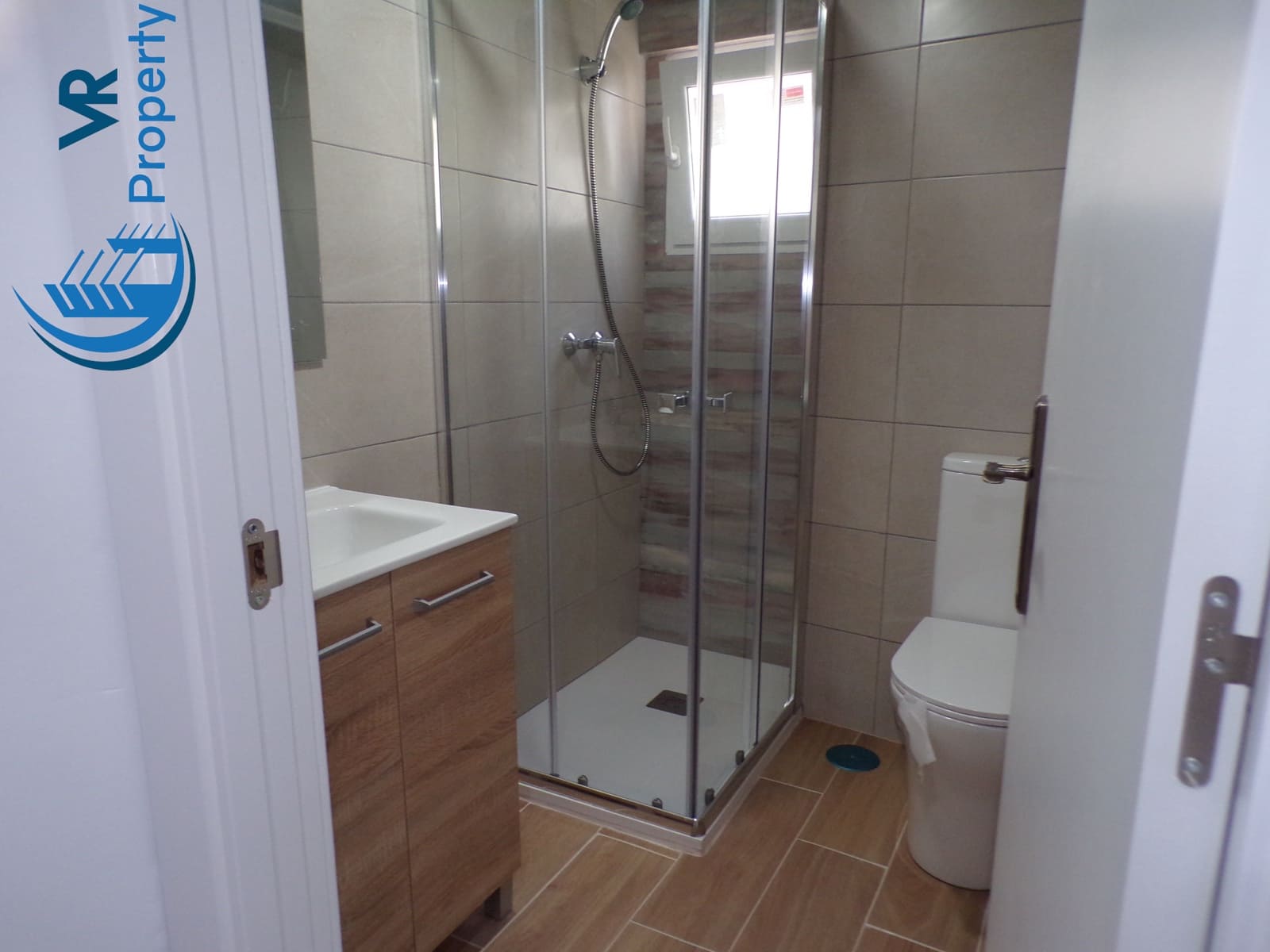 3 slaapkamer Appartement te koop in Alicante stad - € 80.000 (Ref: 9019512)