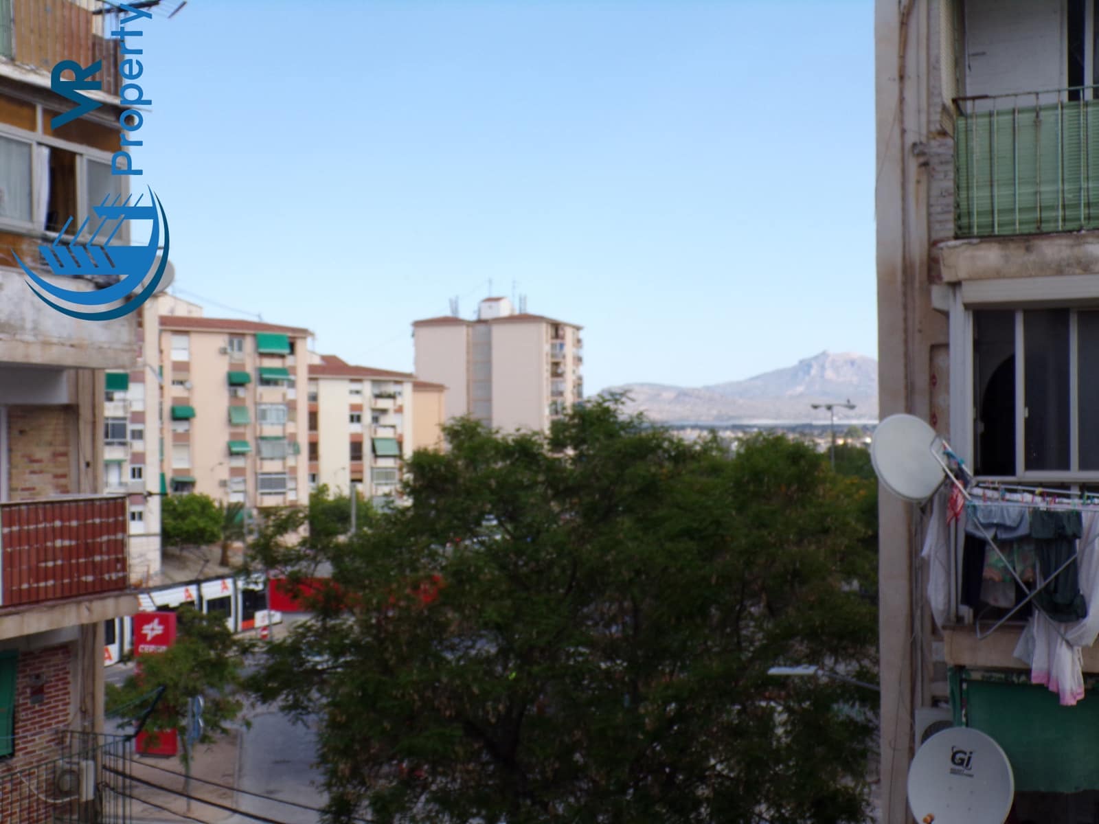 3 slaapkamer Appartement te koop in Alicante stad - € 80.000 (Ref: 9019512)