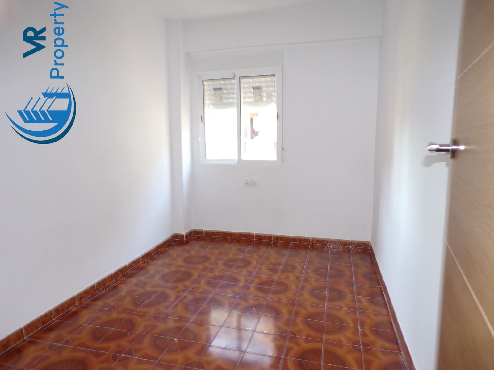 3 soveværelse Lejlighed til salg i Alicante by med garage - € 78.000 (Ref: 9026987)