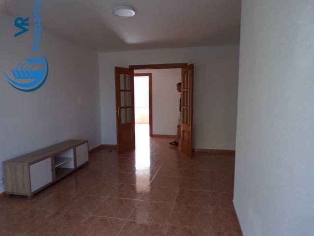 4 soveværelse Lejlighed til salg i Juan XXIII, Alicante by med garage - € 120.000 (Ref: 9161307)