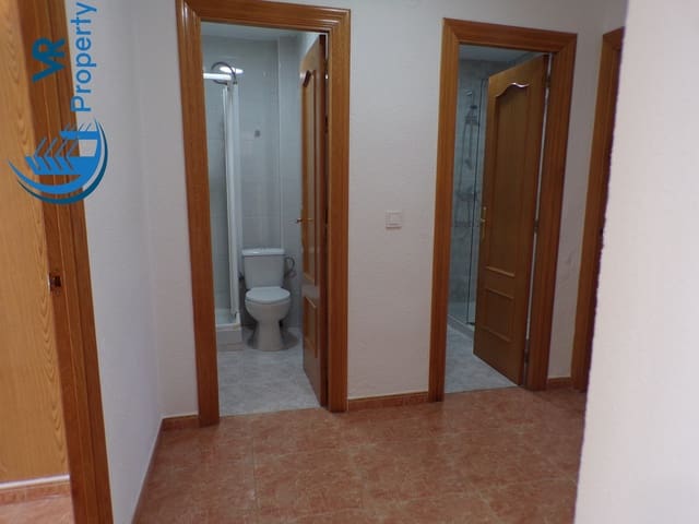 4 soveværelse Lejlighed til salg i Juan XXIII, Alicante by med garage - € 120.000 (Ref: 9161307)