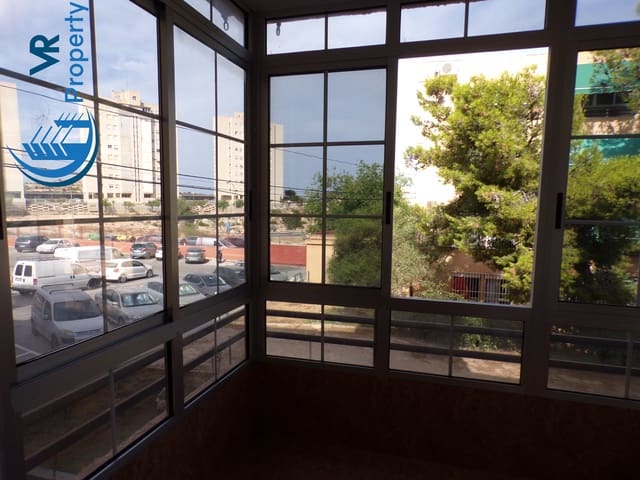 4 soveværelse Lejlighed til salg i Juan XXIII, Alicante by med garage - € 120.000 (Ref: 9161307)