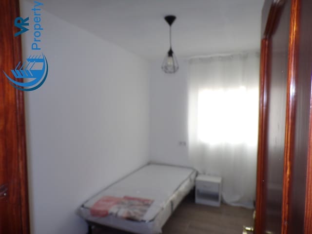 3 bedroom Apartment for sale in Alicante / Alacant city - € 90,000 (Ref: 9516320)