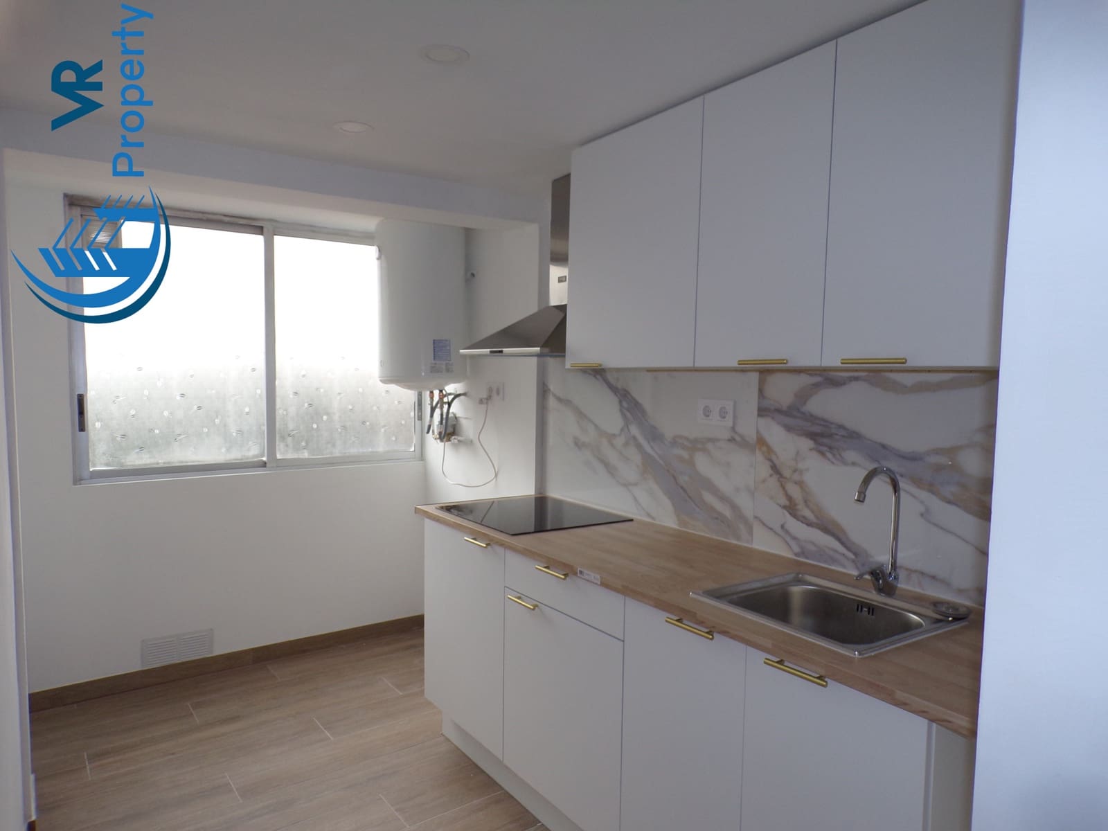 3 bedroom Apartment for sale in Alicante / Alacant city - € 90,000 (Ref: 9516320)