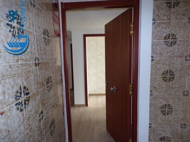 3 bedroom Apartment for sale in Alicante / Alacant city - € 90,000 (Ref: 9516320)