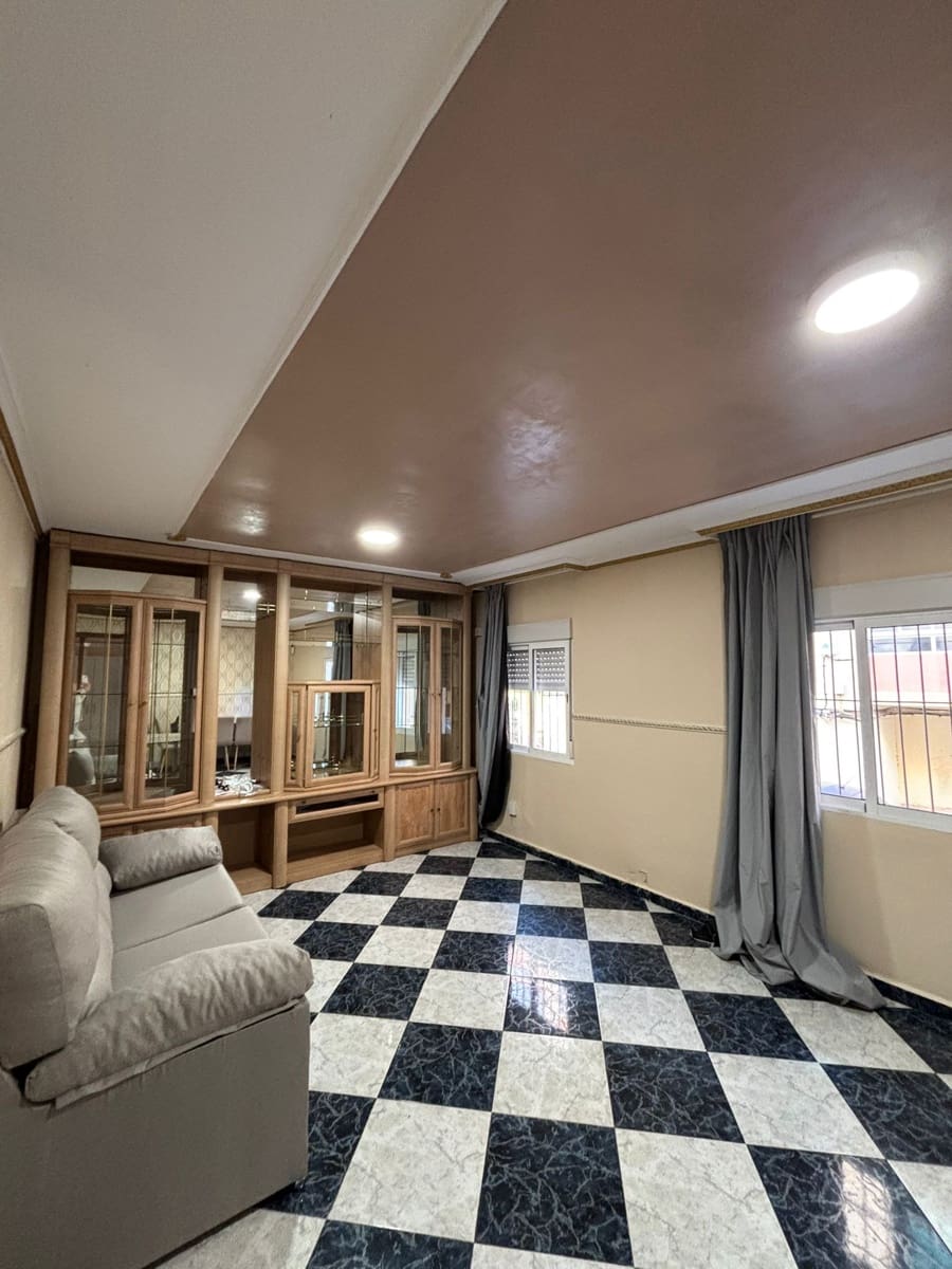 2 bedroom Apartment for rent in Alicante / Alacant city - € 900 (Ref: 9552511)