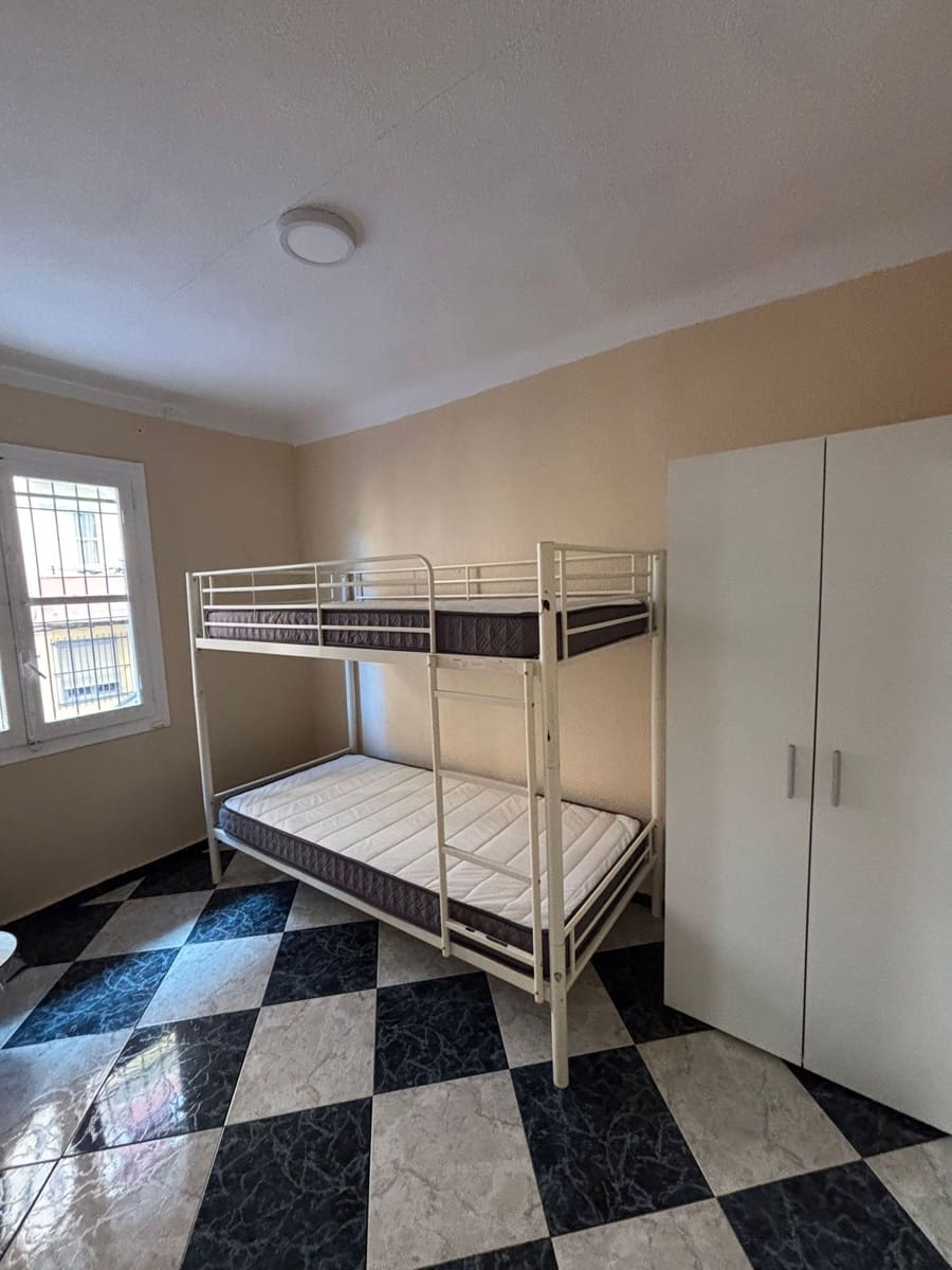 2 bedroom Apartment for rent in Alicante / Alacant city - € 900 (Ref: 9552511)