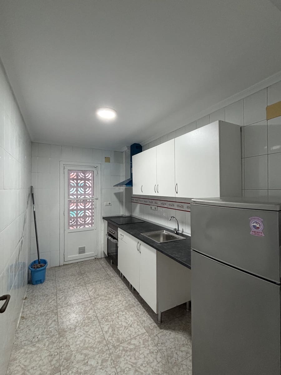 3 quarto Apartamento para arrendar em Alicante cidade - 900 € (Ref: 9559798)