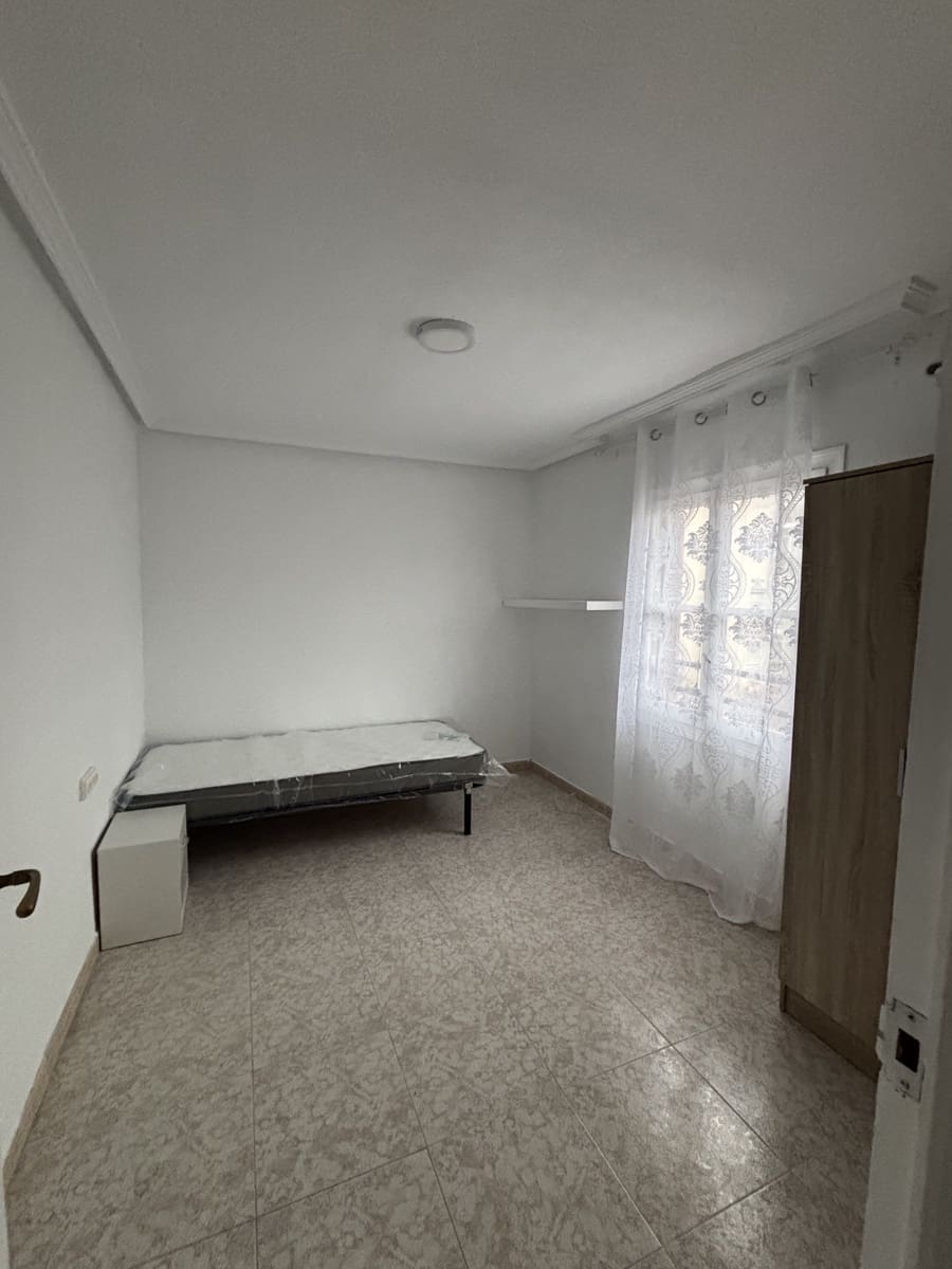 3 quarto Apartamento para arrendar em Alicante cidade - 900 € (Ref: 9559798)