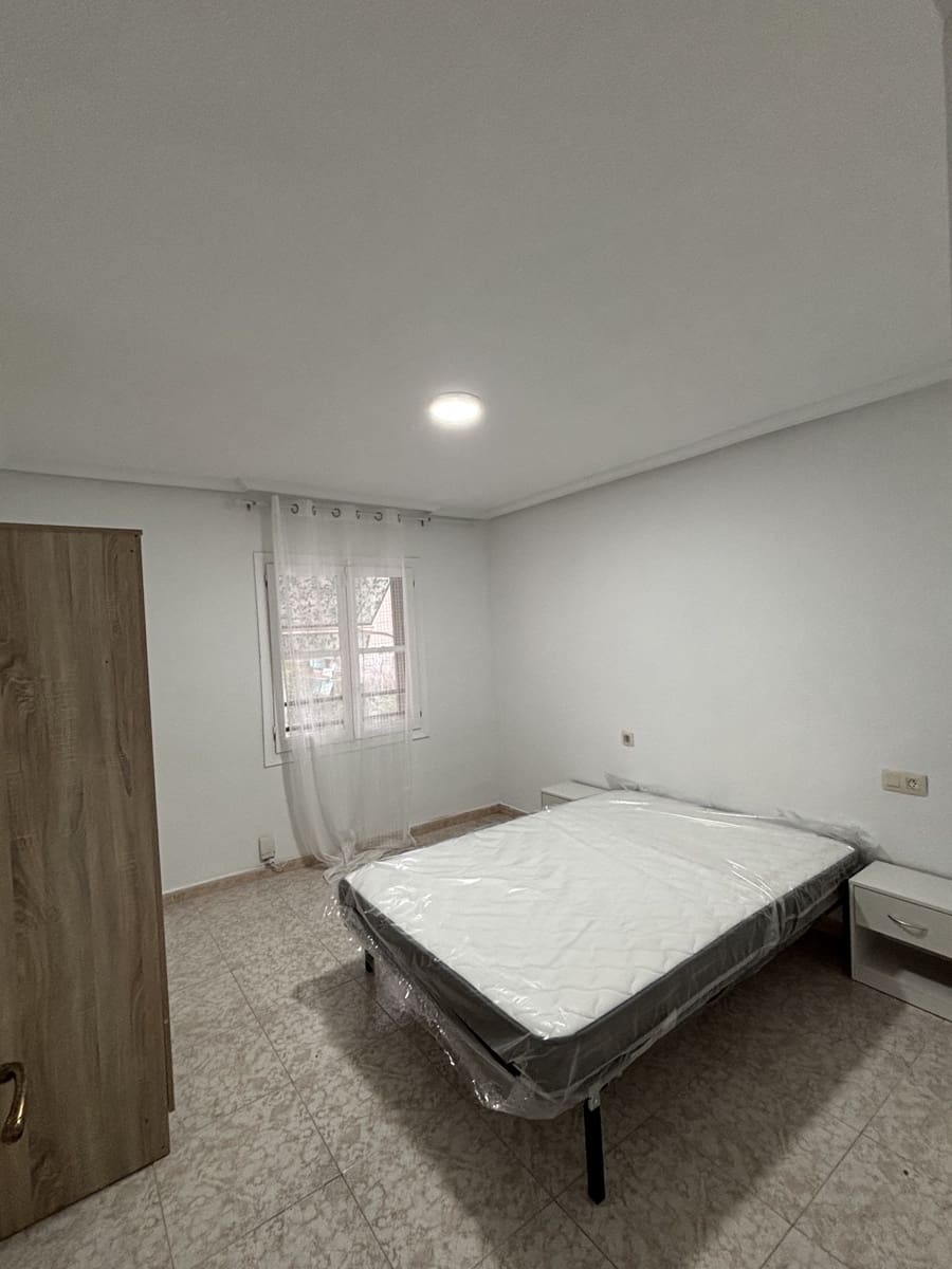 3 quarto Apartamento para arrendar em Alicante cidade - 900 € (Ref: 9559798)