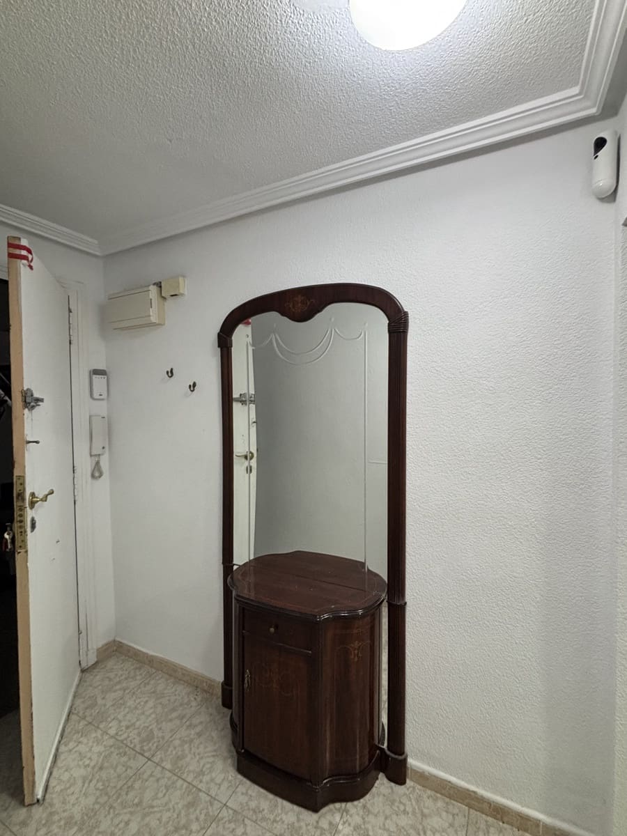3 quarto Apartamento para arrendar em Alicante cidade - 900 € (Ref: 9559798)