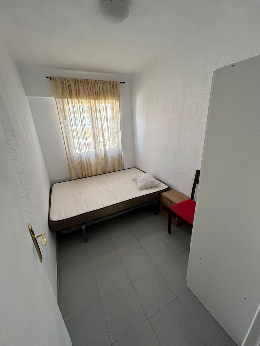 3 soveværelse Lejlighed til leje i Alicante by - € 800 (Ref: 9559800)