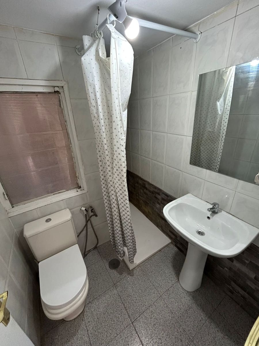 3 soveværelse Lejlighed til leje i Alicante by - € 800 (Ref: 9559800)