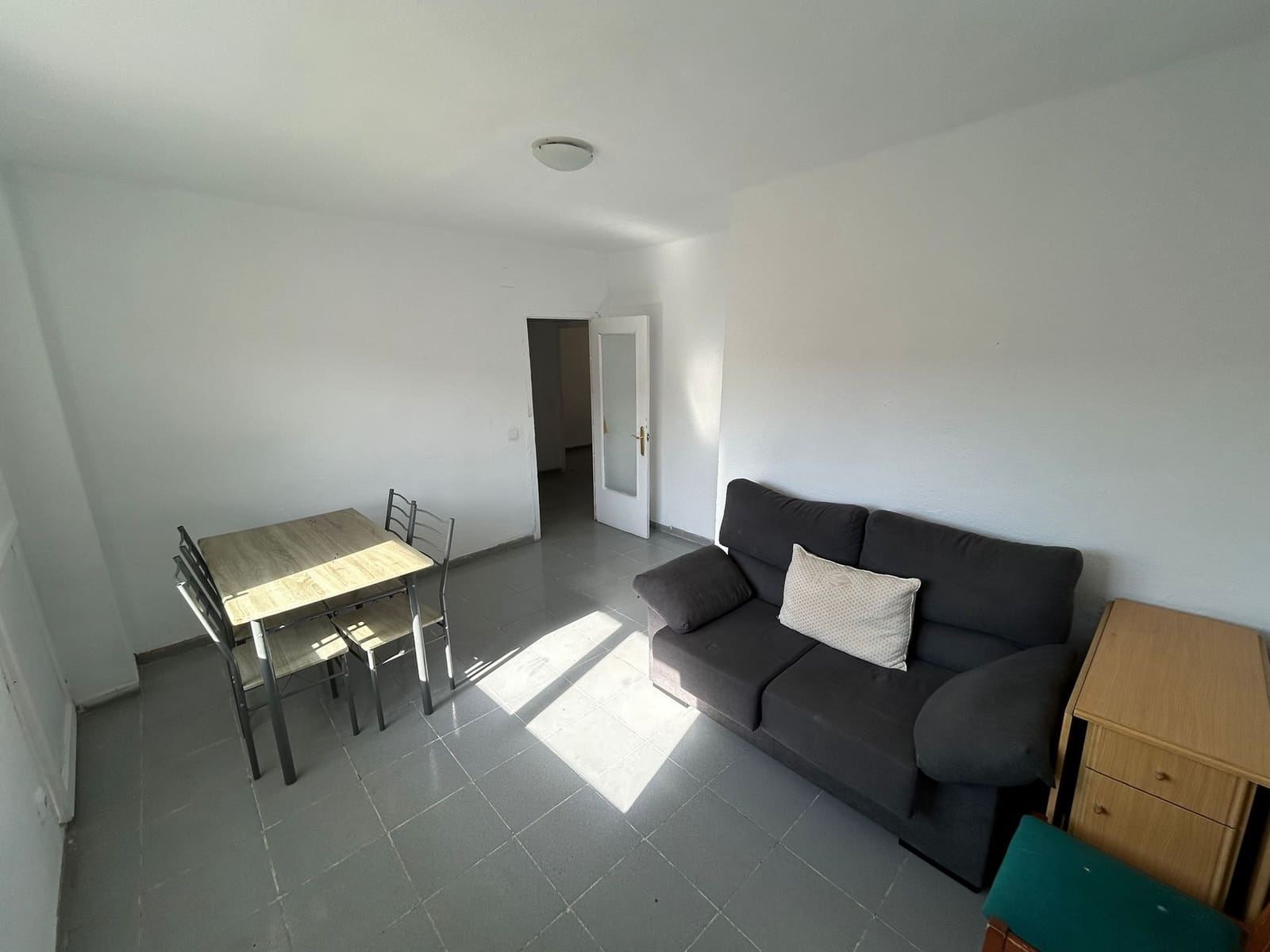 3 soveværelse Lejlighed til leje i Alicante by - € 800 (Ref: 9559800)