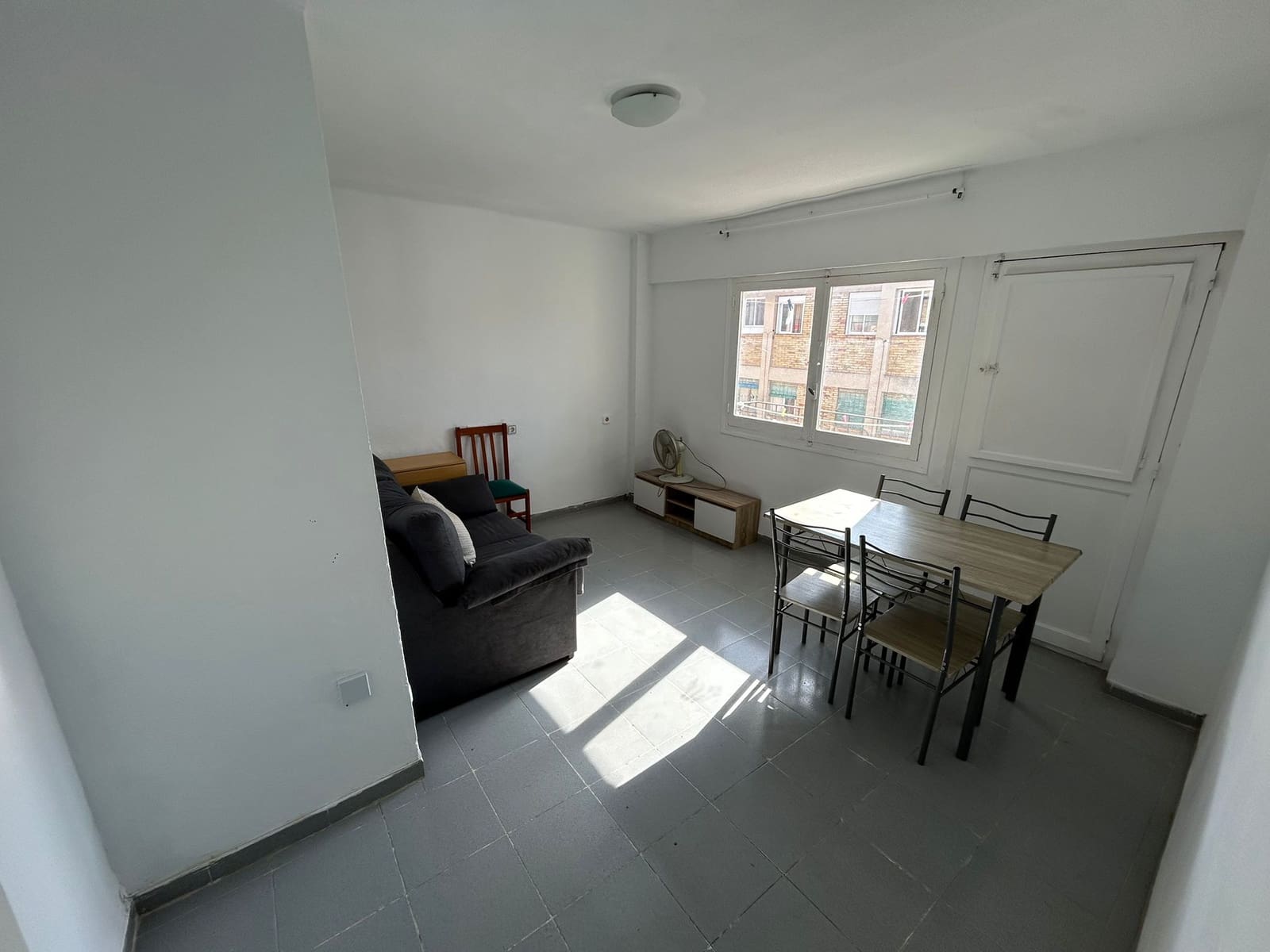 3 soveværelse Lejlighed til leje i Alicante by - € 800 (Ref: 9559800)