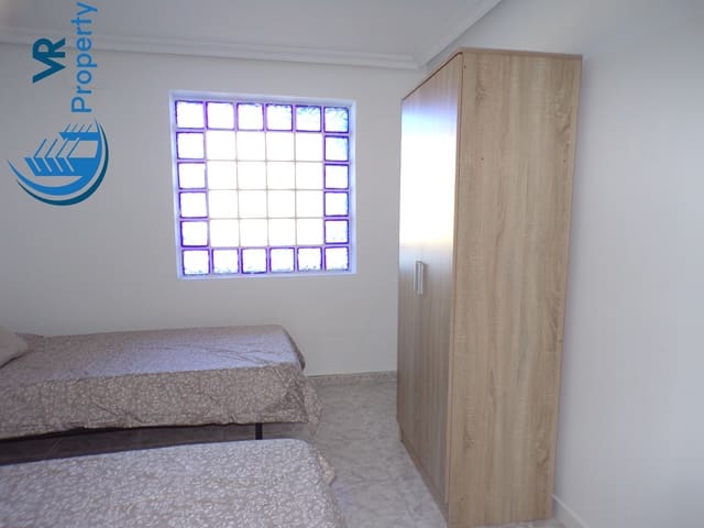 4 soveværelse Lejlighed til salg i Virgen del Remedio - Parque lo Morant, Alicante by - € 116.000 (Ref: 9614298)