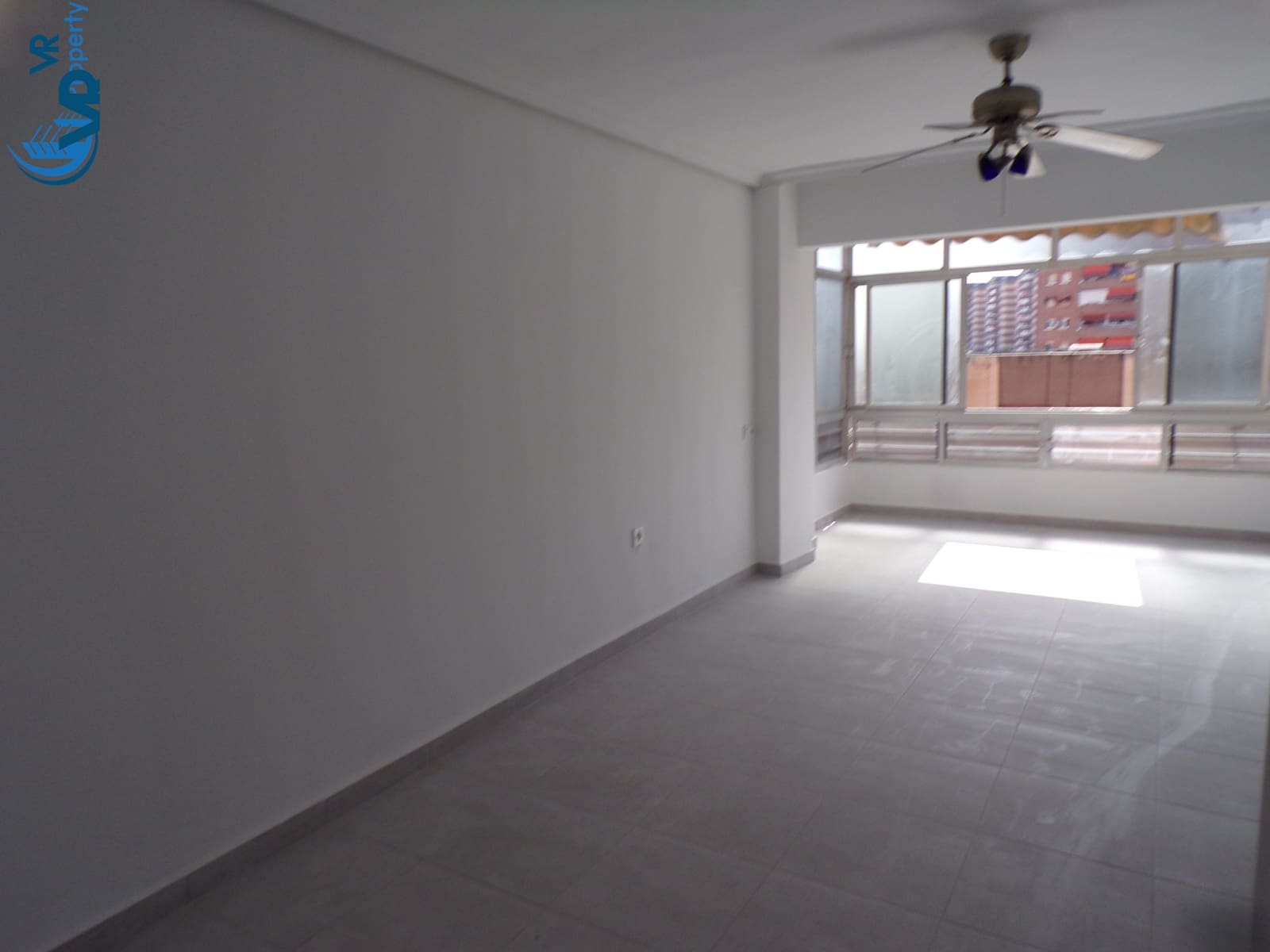 4 soverom Leilighet til salgs i Alicante by med garasje - € 150 000 (Ref: 9965681)