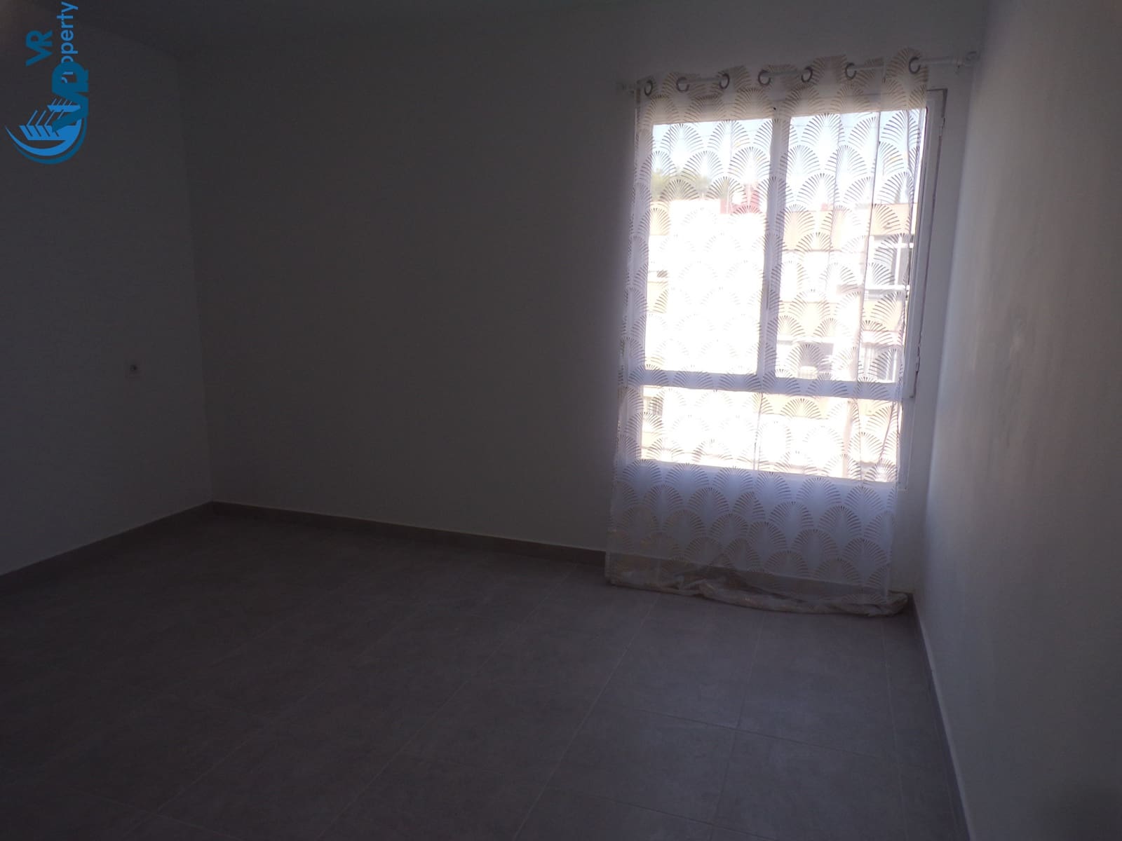 4 soverom Leilighet til salgs i Alicante by med garasje - € 150 000 (Ref: 9965681)