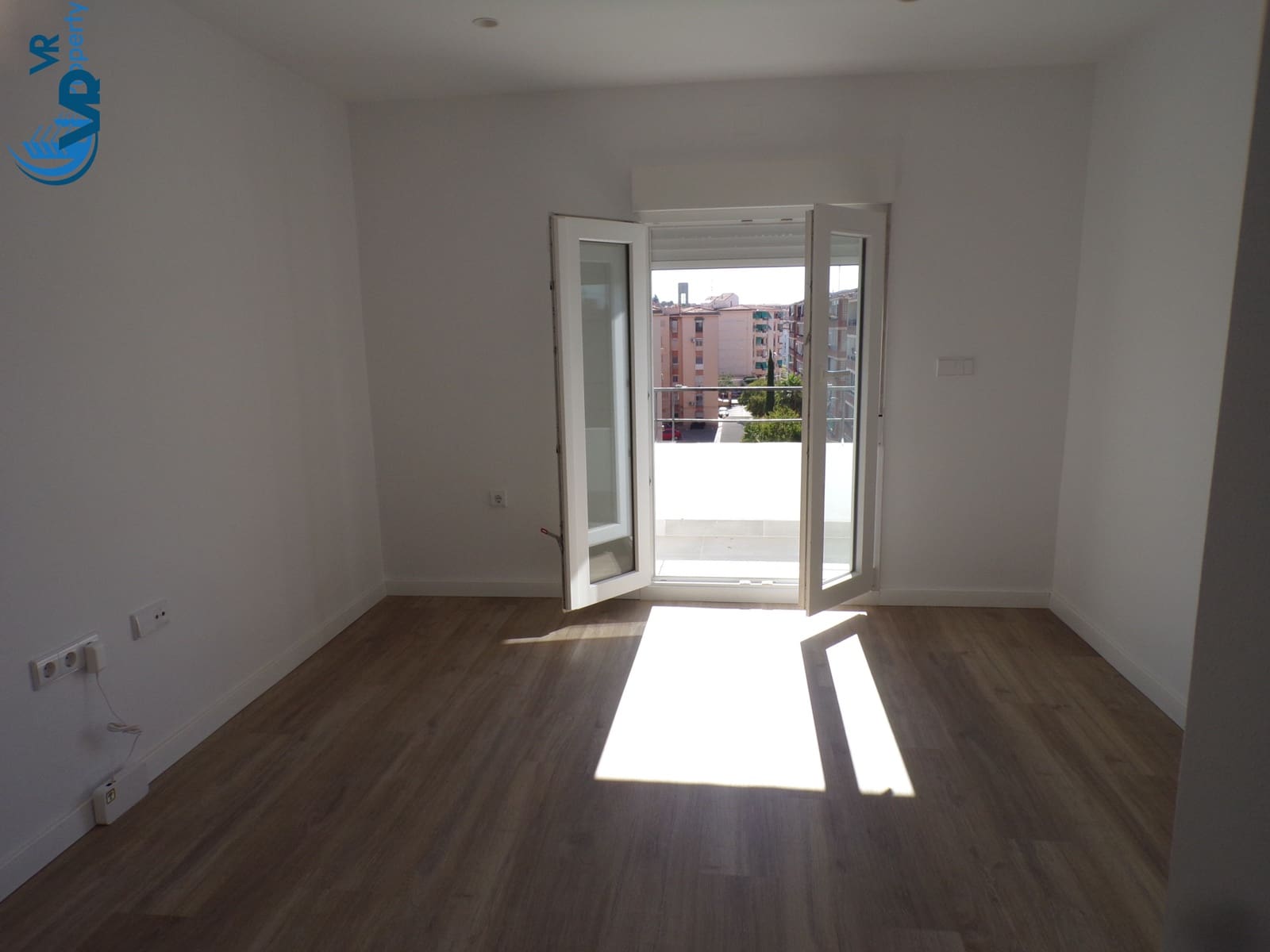 3 soveværelse Lejlighed til salg i Alicante by med garage - € 135.000 (Ref: 9971662)