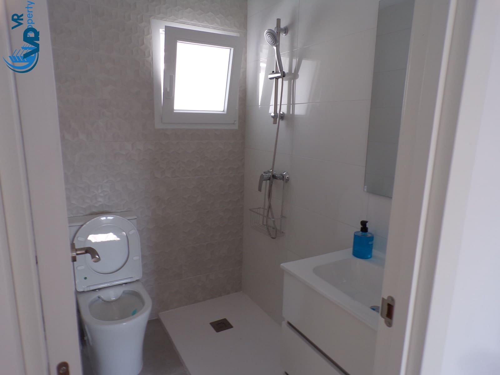 3 soveværelse Lejlighed til salg i Alicante by med garage - € 135.000 (Ref: 9971662)