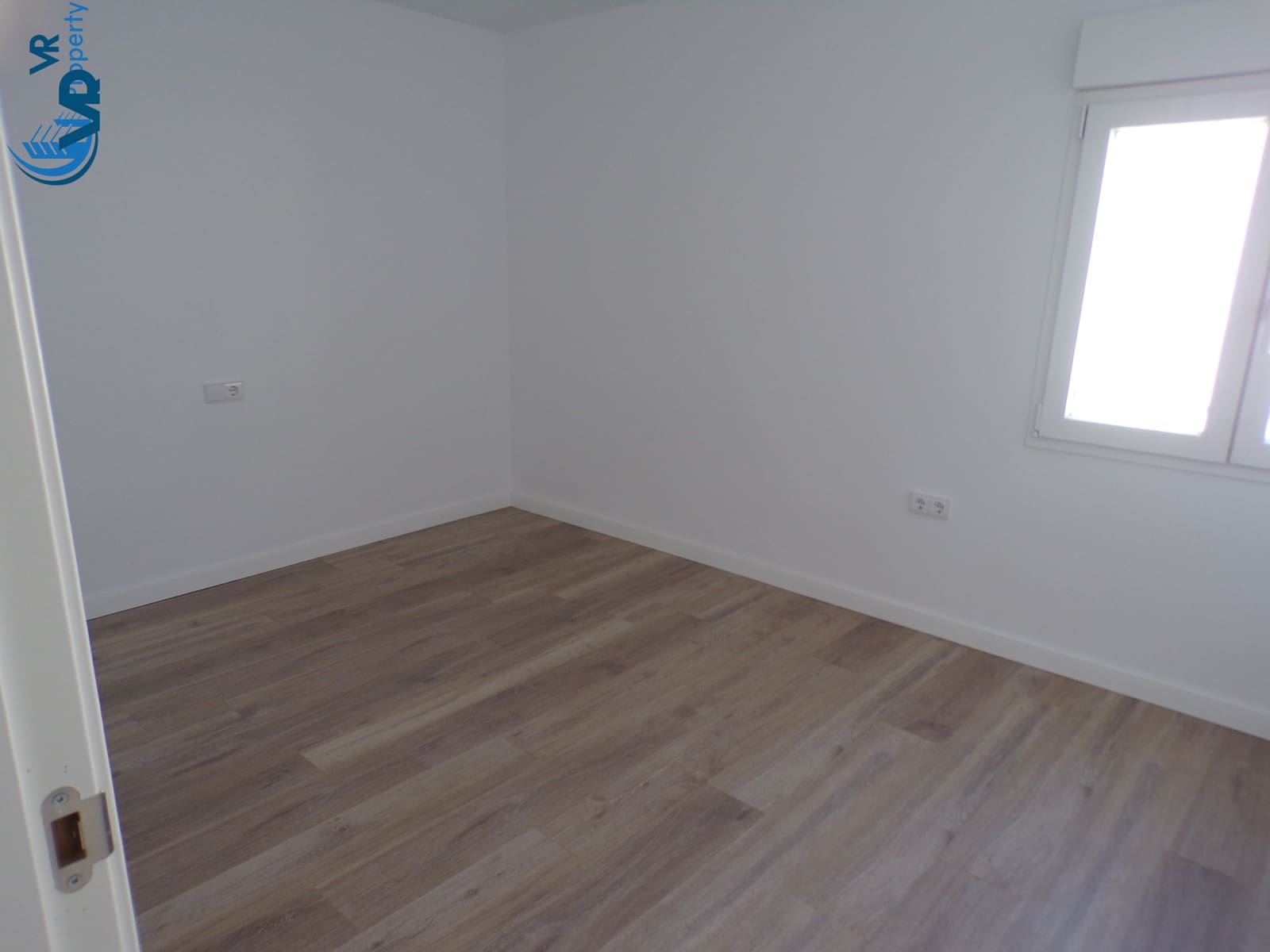 3 soveværelse Lejlighed til salg i Alicante by med garage - € 135.000 (Ref: 9971662)