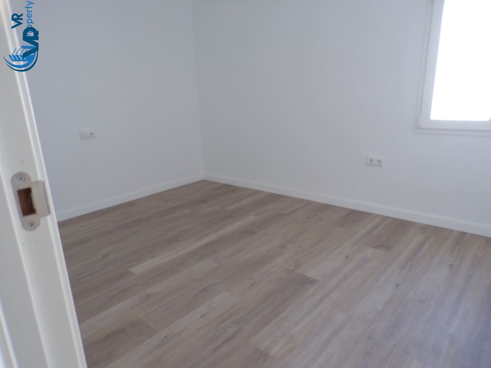 3 soveværelse Lejlighed til salg i Alicante by med garage - € 135.000 (Ref: 9971662)