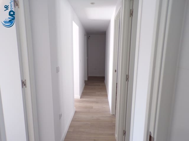 3 bedroom Apartment for sale in Virgen del Remedio - Parque lo Morant, Alicante / Alacant city with garage - € 135,000 (Ref: 9971662)