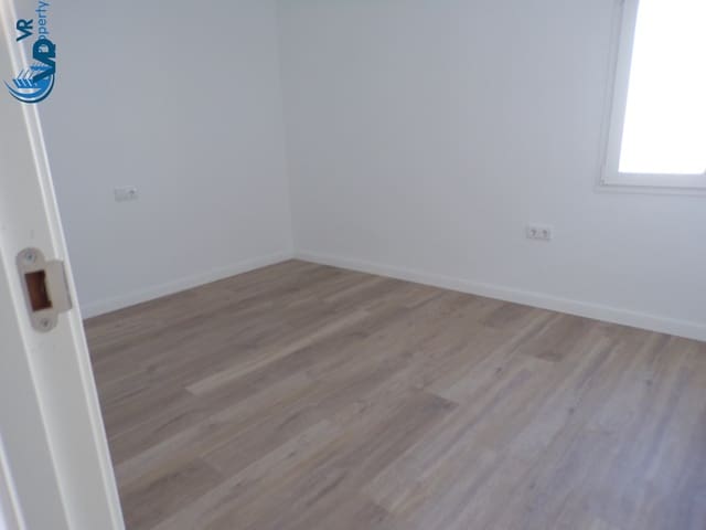 3 bedroom Apartment for sale in Virgen del Remedio - Parque lo Morant, Alicante / Alacant city with garage - € 135,000 (Ref: 9971662)