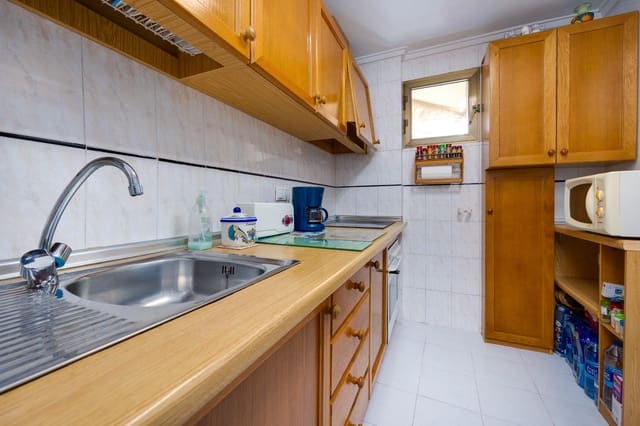 Apartamento de 2 habitaciones en Las Piscinas Naturales, Torrevieja en venta - 168.900 € (Ref: 9449140)