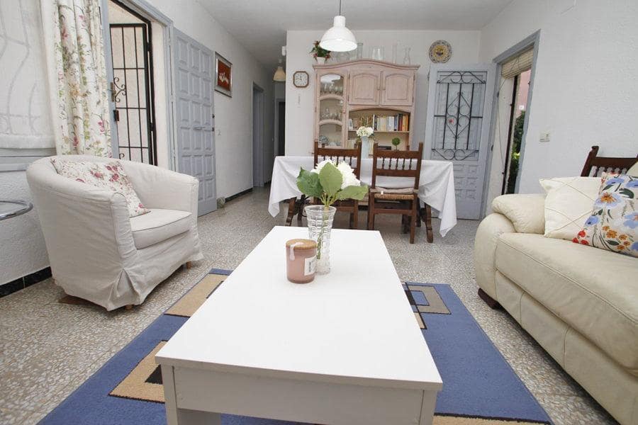 Chalet de 2 habitaciones en Torrevieja en venta - 425.000 € (Ref: 9520831)