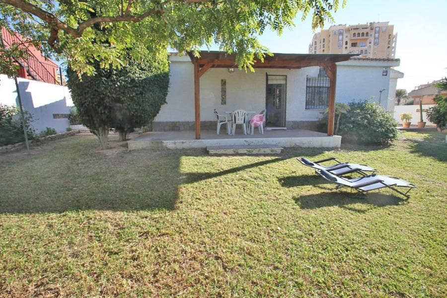 Chalet de 2 habitaciones en Torrevieja en venta - 425.000 € (Ref: 9520831)